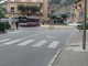 Finale Ligure, traffico in tilt per un bus bloccato alla rotonda della stazione