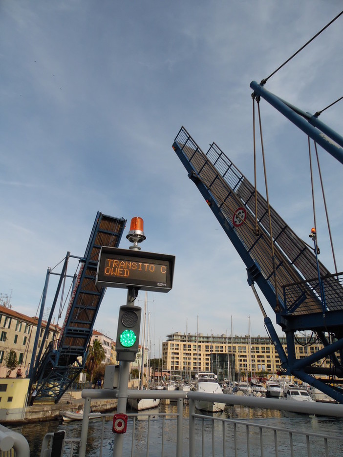 Savona, addio al vecchio ponte levatoio il 9 giugno: darsena chiusa al transito per la demolizione Savona, addio al vecchio ponte levatoio il 9 giugno: darsena chiusa al transito per la demolizione