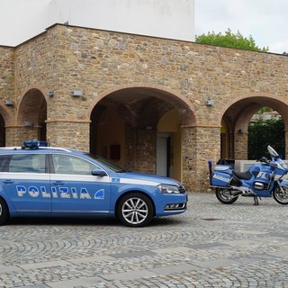 Albenga: investe un ciclista e non si ferma a soccorrerlo, rintracciato automobilista dalla Polizia Stradale