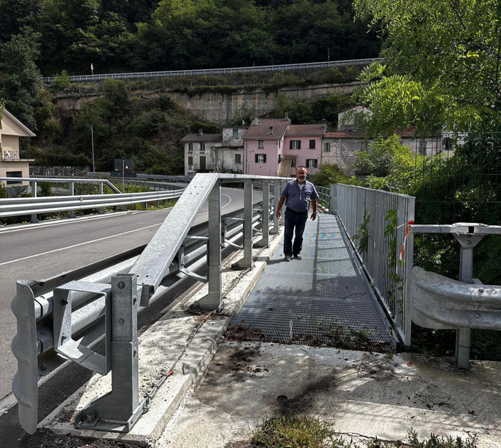 Roccavignale, collaudi ok: aperta la passerella pedonale tra Valzemola e Millesimo Roccavignale, collaudi ok: aperta la passerella pedonale tra Valzemola e Millesimo