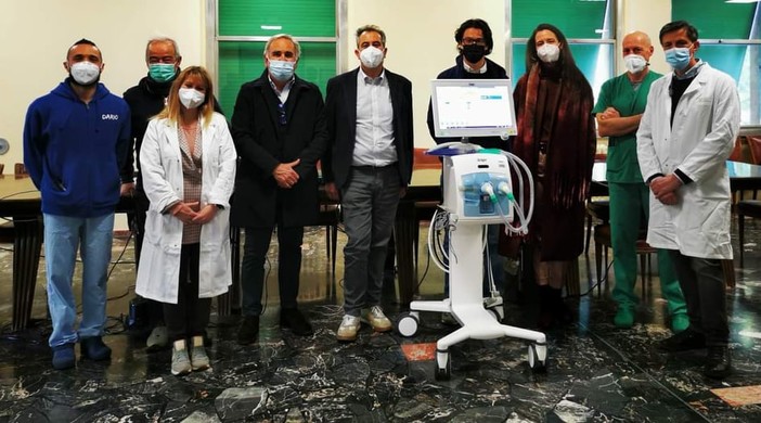 Pietra, il regalo di nozze? Un ventilatore polmonare per il Santa Corona: "Il minimo per ringraziare chi da marzo 2020 non si è mai fermato" Pietra, il regalo di nozze? Un ventilatore polmonare per il Santa Corona: "Il minimo per ringraziare chi da marzo 2020 non si è mai fermato"