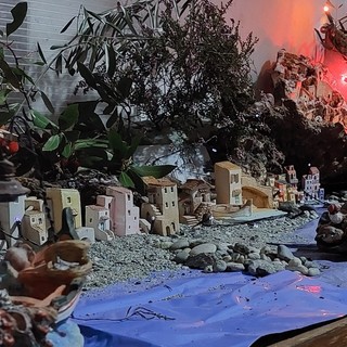Celle in un classico presepe: dalla pineta Bottini fino al molo tra i pescatori e le casette colorate (FOTO E VIDEO)