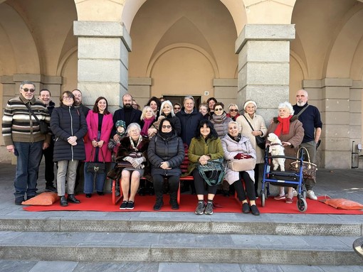 Violenza sulle donne, Carcare aderisce al progetto #PanchineRosse Violenza sulle donne, Carcare aderisce al progetto #PanchineRosse