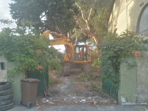 Vadino d'Albenga: pulizia e sgombero di spiagge e stabilimenti balneari abbandonati Vadino d'Albenga: pulizia e sgombero di spiagge e stabilimenti balneari abbandonati