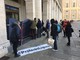 Il gruppo 'Protesta Ligure' s'incatena davanti alla Regione Liguria: "Siamo disperati, dobbiamo lavorare, dateci udienza" Il gruppo 'Protesta Ligure' s'incatena davanti alla Regione Liguria: "Siamo disperati, dobbiamo lavorare, dateci udienza"