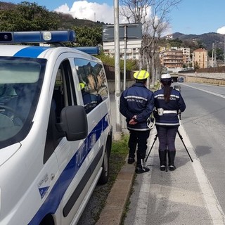 Savona, via all'apertura di una pagina Facebook della polizia locale, ma il M5S non ci sta: "Insensato, minuti sottratti al controllo del territorio"