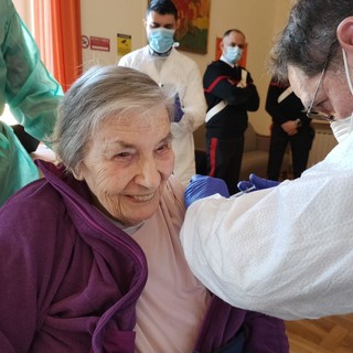 Vaccine day, primi vaccinati anche nella rsa Villa Marta di Betania a Genova