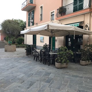 Per i 25 anni il Pilar di Albisola si rinnova in "Stuzzicart" grazie ad un mix di cucina e ceramica Per i 25 anni il Pilar di Albisola si rinnova in "Stuzzicart" grazie ad un mix di cucina e ceramica