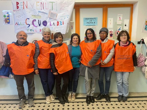 Albenga, bambini e volontari insieme: riparte il Piedibus alla scuola "Paccini" Albenga, bambini e volontari insieme: riparte il Piedibus alla scuola "Paccini"