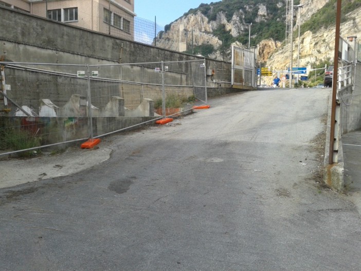 Impianto anticendio e sicurezza incompleti nel nuovo parcheggio libero dell'ex-Piaggio di Finale: il M5S scrive ai vigili del fuoco