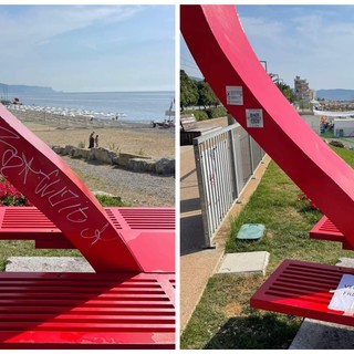 Borghetto, vandalizzato il grande cuore della Panchina dell'Amore. Canepa: &quot;Episodio spiacevole&quot;