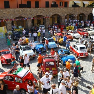 Garlenda:  34° Meeting Internazionale di Fiat  500