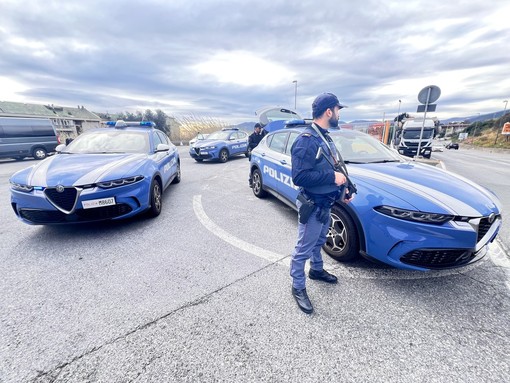 Utilizza un bancomat rubato e spende oltre 4mila euro: denunciato Utilizza un bancomat rubato e spende oltre 4mila euro: denunciato