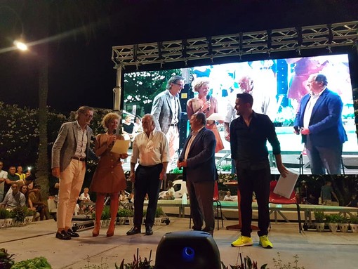 Albenga: "Calici di Stelle" sold out, aperte le prenotazioni per "Emys Award" con Brumotti e Vergassola Albenga: "Calici di Stelle" sold out, aperte le prenotazioni per "Emys Award" con Brumotti e Vergassola