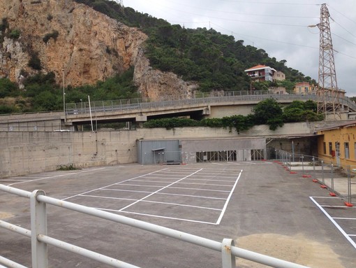 A Finale 42 nuovi posti auto liberi: aperto il parcheggio delle ex aree Piaggio