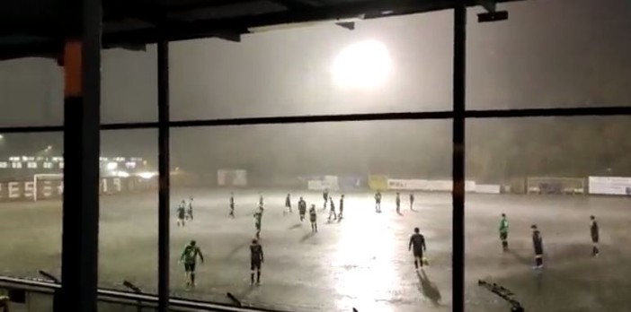 "A Genova c’è il diluvio universale, ma ormai il campo è stato prenotato", virale il video di Sestrese-Superba