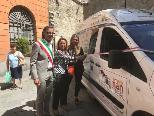 Albenga: inaugurato il nuovo pulmino per i disabili (FOTO) Albenga: inaugurato il nuovo pulmino per i disabili (FOTO)