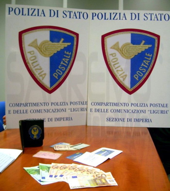 Rubano il cellulare ad un ragazzo e per restituirglielo chiedono soldi minacciondolo con un coltello
