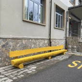 Bullismo e cyberbullismo, Millesimo dice "No": inaugurata una panchina gialla in piazza della Libertà