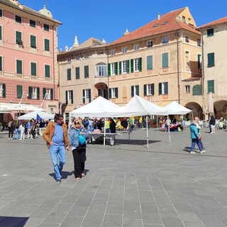 A Finale Ligure si riaccendono i fornelli del mercatino ortofrutticolo di Piazza Vittorio Emanuele: showcooking con produttori, cuochi e allievi dell'alberghiero A Finale Ligure si riaccendono i fornelli del mercatino ortofrutticolo di Piazza Vittorio Emanuele: showcooking con produttori, cuochi e allievi dell'alberghiero