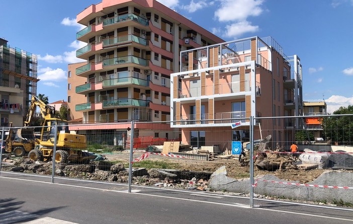 Albenga, nuova piazza sul lungomare Doria: via ai lavori Albenga, nuova piazza sul lungomare Doria: via ai lavori