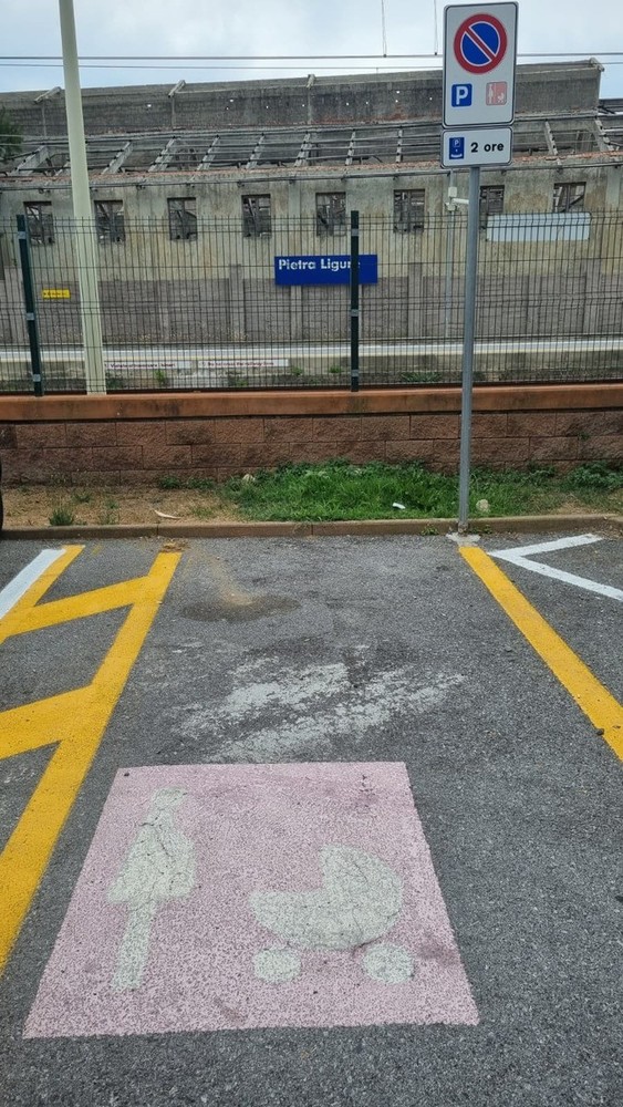 Pietra Ligure e la grande utilità dei parcheggi rosa riservati ai neo-genitori