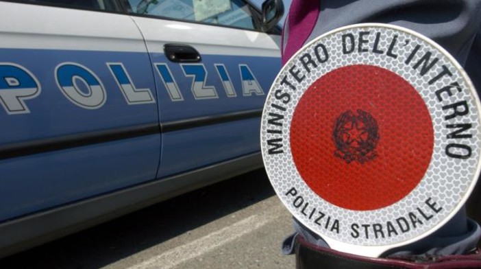 Scontro tra due auto sull'autostrada Torino-Savona: sul posto sanitari e polizia stradale