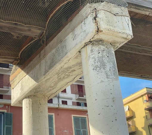 Savona, crepe sui piloni della passerella Rita Levi Montalcini, il Comune: "Nessun pericolo, la struttura è sicura"