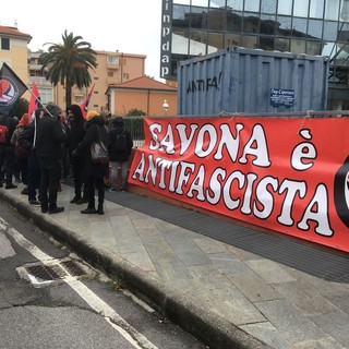 Savona, presidio Antifascista nel piazzale del Matitino