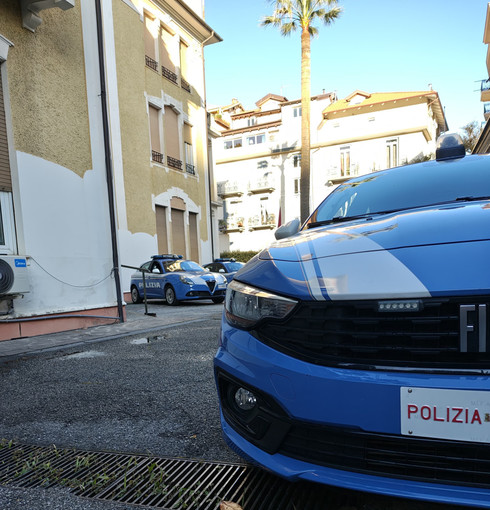 Alassio, distraggono la commessa e rubano occhiali firmati: denunciate due donne Alassio, distraggono la commessa e rubano occhiali firmati: denunciate due donne