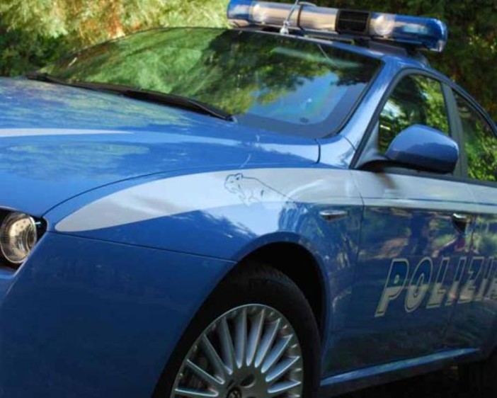 Pietra Ligure, contrasto all'abusivismo commerciale: controlli della Polizia di Stato Pietra Ligure, contrasto all'abusivismo commerciale: controlli della Polizia di Stato