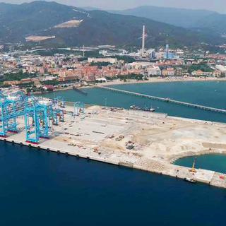Piattaforma Maersk, la CNA di Savona lancia l'allarme: "Situazione logistica sempre più preoccupante" Piattaforma Maersk, la CNA di Savona lancia l'allarme: "Situazione logistica sempre più preoccupante"