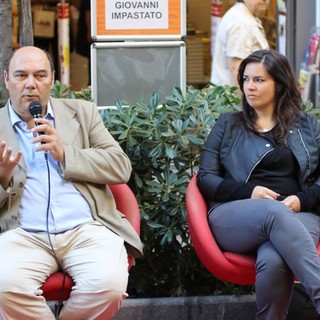 A Savona Giovanni Impastato e Simona Della Croce alla Ubik per parlare di mafia: Storia e informazione con il libro "Io sono Peppino" A Savona Giovanni Impastato e Simona Della Croce alla Ubik per parlare di mafia: Storia e informazione con il libro "Io sono Peppino"