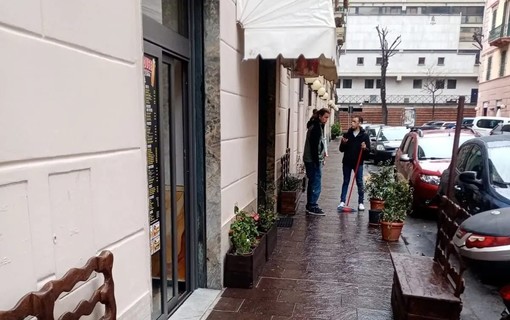 Aggredito con un taglierino in pizzeria, il titolare: "Non è la prima volta che rischiamo la vita, il centro di Savona non è tranquillo" Aggredito con un taglierino in pizzeria, il titolare: "Non è la prima volta che rischiamo la vita, il centro di Savona non è tranquillo"