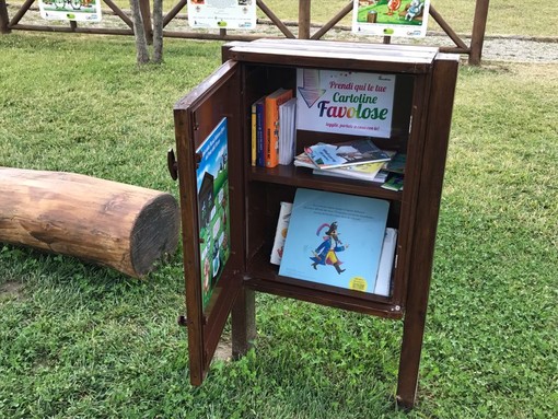Cairo, una piccola libreria nell'area giochi "Prato delle Ferrere" (FOTO) Cairo, una piccola libreria nell'area giochi "Prato delle Ferrere" (FOTO)