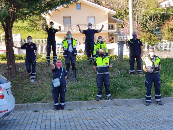 Plodio, la Protezione civile consegna le mascherine della Regione. Ai bambini under 12 un uovo di Pasqua
