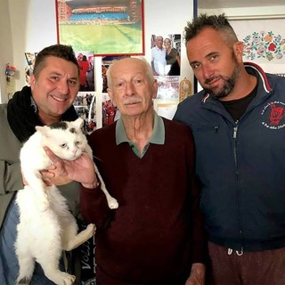 Un uomo solo, un micio e una bella storia a lieto fine per la Croce Bianca di Alassio