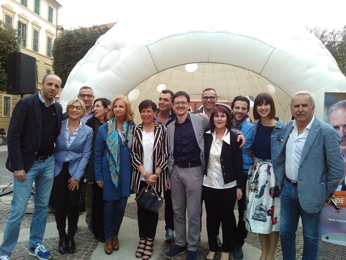 Ecco la squadra di Luigi De Vincenzi per Pietra Ligure: "Il piacere e l'orgoglio di dare risposte ai concittadini" (FOTO e VIDEO)
