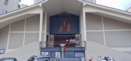 Bandiera per il Pride sottratta alla Parrocchia di San Giuseppe. Don Semeraro: "Chi l'ha presa ne faccia un buon uso"