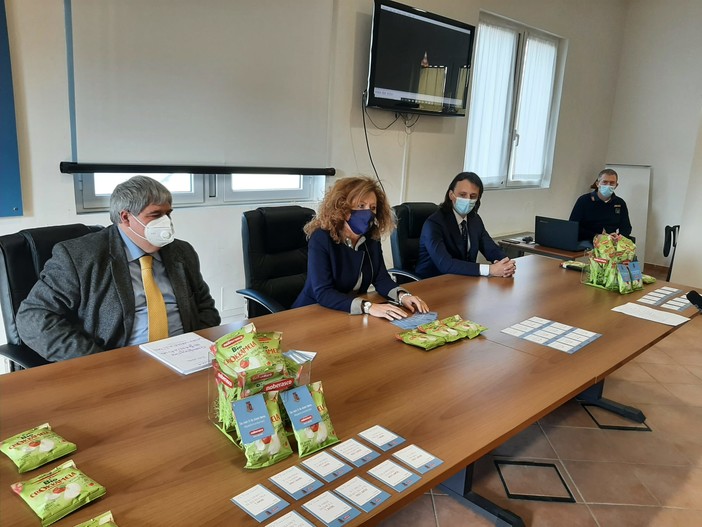 "Questo non è amore": presentata in Questura la campagna della Polizia di Stato contro la violenza di genere (FOTO e VIDEO) "Questo non è amore": presentata in Questura la campagna della Polizia di Stato contro la violenza di genere (FOTO e VIDEO)