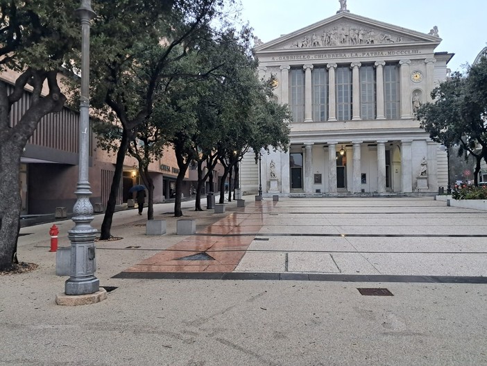 Savona, Piazza Diaz di nuovo senza zampilli: la fontana inaugurata un anno fa Savona, Piazza Diaz di nuovo senza zampilli: la fontana inaugurata un anno fa