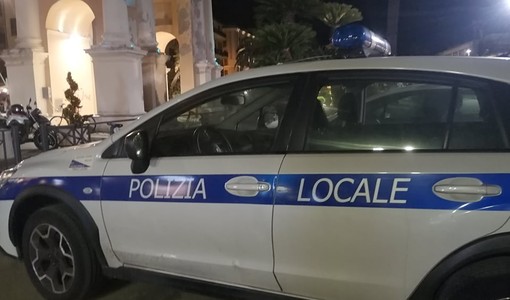 Eroina nascosta nei vestiti e senza documenti: 25enne colombiano fermato e denunciato a Finale
