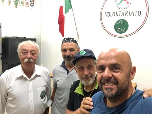 L'alpino Elio Brusamento, che sta percorrendo l'Italia a piedi, fa tappa a Savona