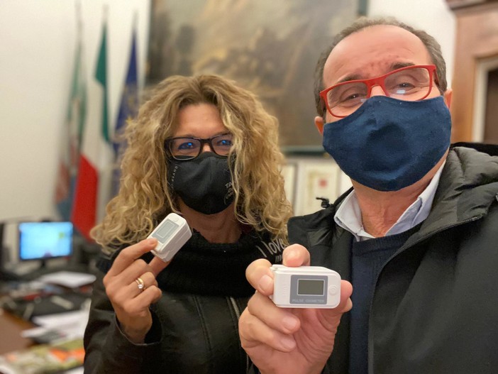 Millesimo, il comune regala saturimetri agli over 75 (FOTO) Millesimo, il comune regala saturimetri agli over 75 (FOTO)