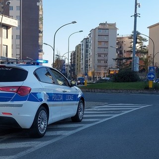 Savona, arrestato in casa con la cocaina, per metà pura, e soldi: disposto il carcere