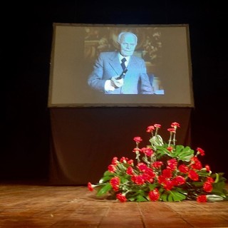 Pertini e i giovani, Savona e il teatro Chiabrera rendono omaggio al Presidente più amato a 30 anni dalla morte (FOTO e VIDEO)