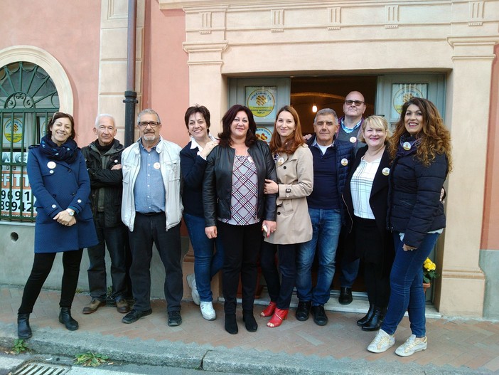Inaugurato il point elettorale di Finale Ligure Viva Inaugurato il point elettorale di Finale Ligure Viva