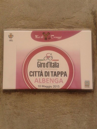Albenga: inaugurata la piastrella del Giro d'Italia