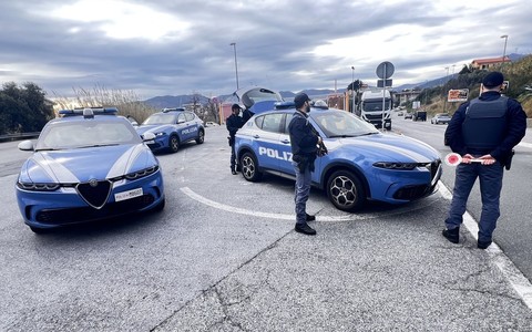 Savona, la polizia intensifica i controlli: quattro persone denunciate