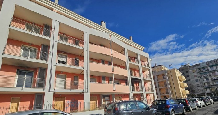 Albenga, verso la riqualificazione le palazzine di via Milano: nuova proprietà e guardiania h24 Albenga, verso la riqualificazione le palazzine di via Milano: nuova proprietà e guardiania h24